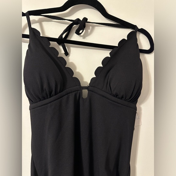 TIME & TRU Black Scallop Halter waffle knit keyhole One-Piece Swimsuit XL(16-18) - Picture 3 of 6